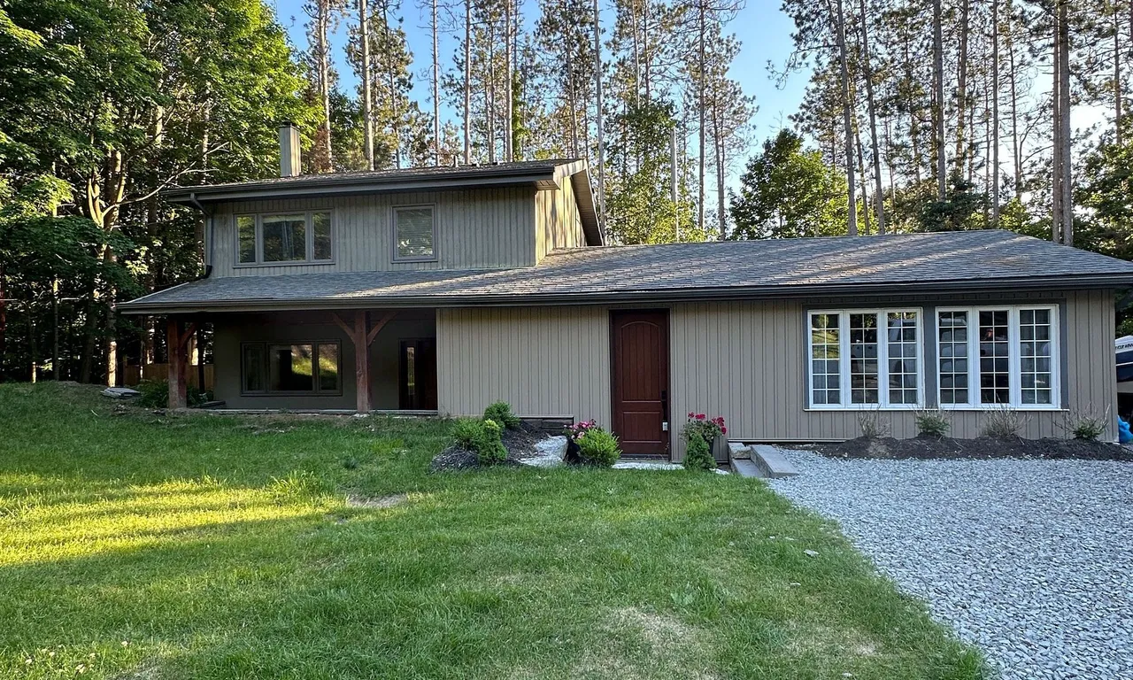 1 Pine Spring, Oro-Medonte, ON L4M 4Y8