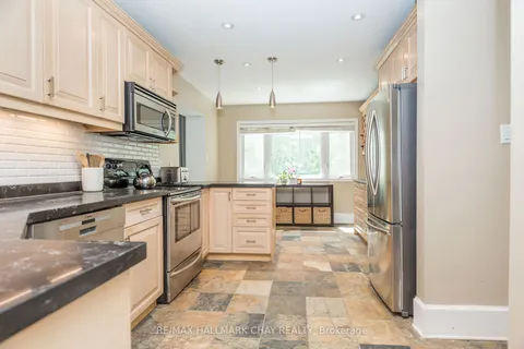 1 Pine Spring, Oro-Medonte, ON L4M 4Y8
