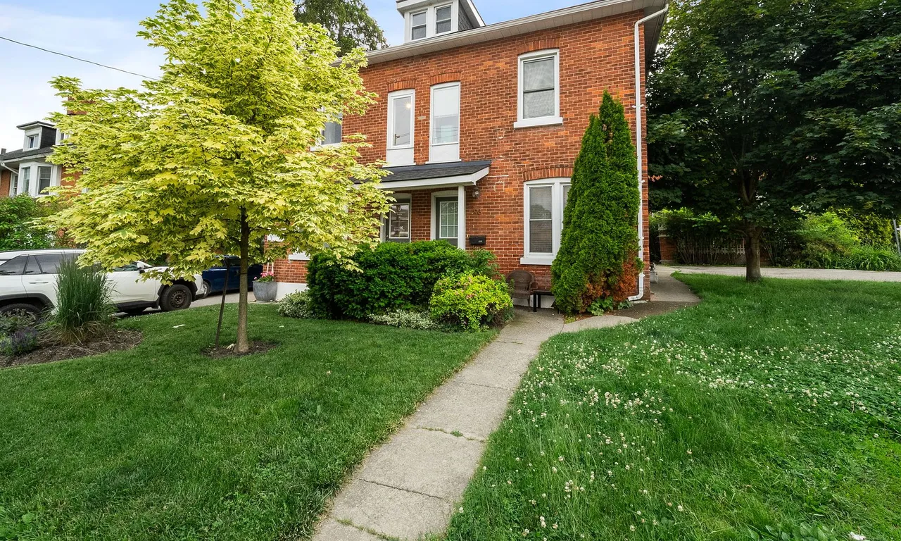 98 Mary St, Barrie, ON L4N 1T1