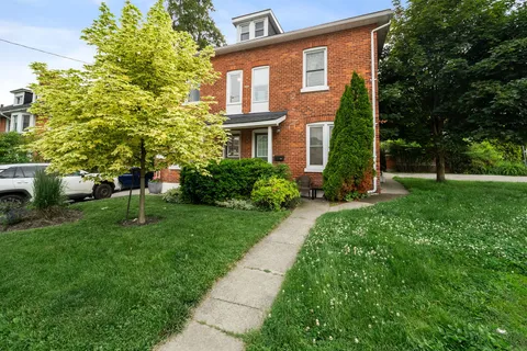 98 Mary St, Barrie, ON L4N 1T1