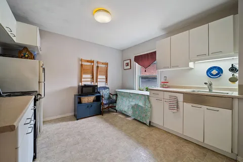 98 Mary St, Barrie, ON L4N 1T1