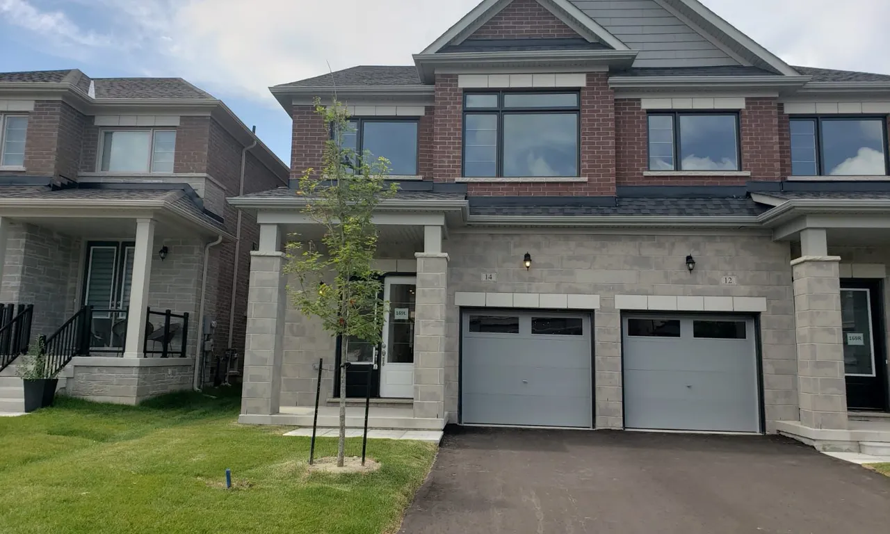14 Sassafras Rd, Springwater, ON L9X 2C6