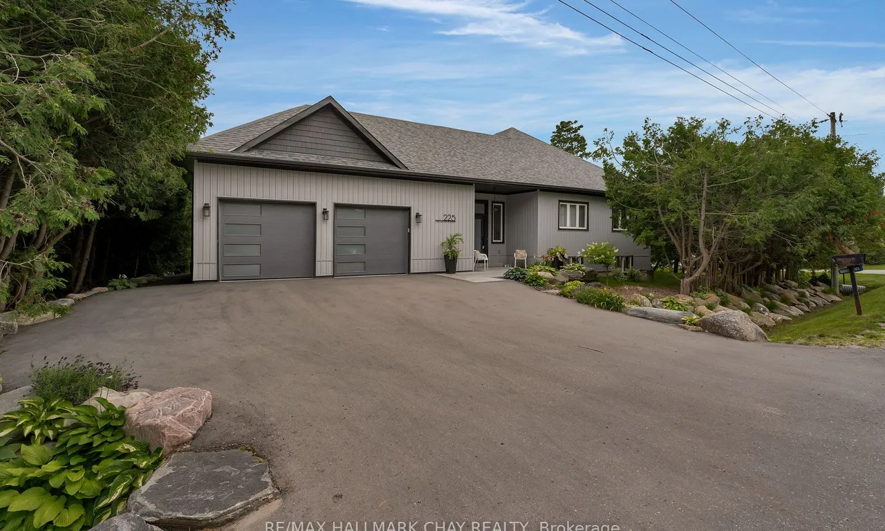 225 Lakeshore Rd, Oro-Medonte, ON L0L 2E0