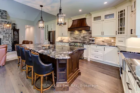 833 Eastdale Dr, Wasaga Beach, ON L9Z 2R5