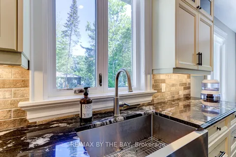 833 Eastdale Dr, Wasaga Beach, ON L9Z 2R5