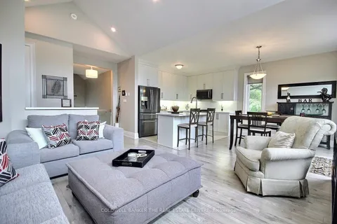 76 Old Mosley St, Wasaga Beach, ON L9Z 2J4
