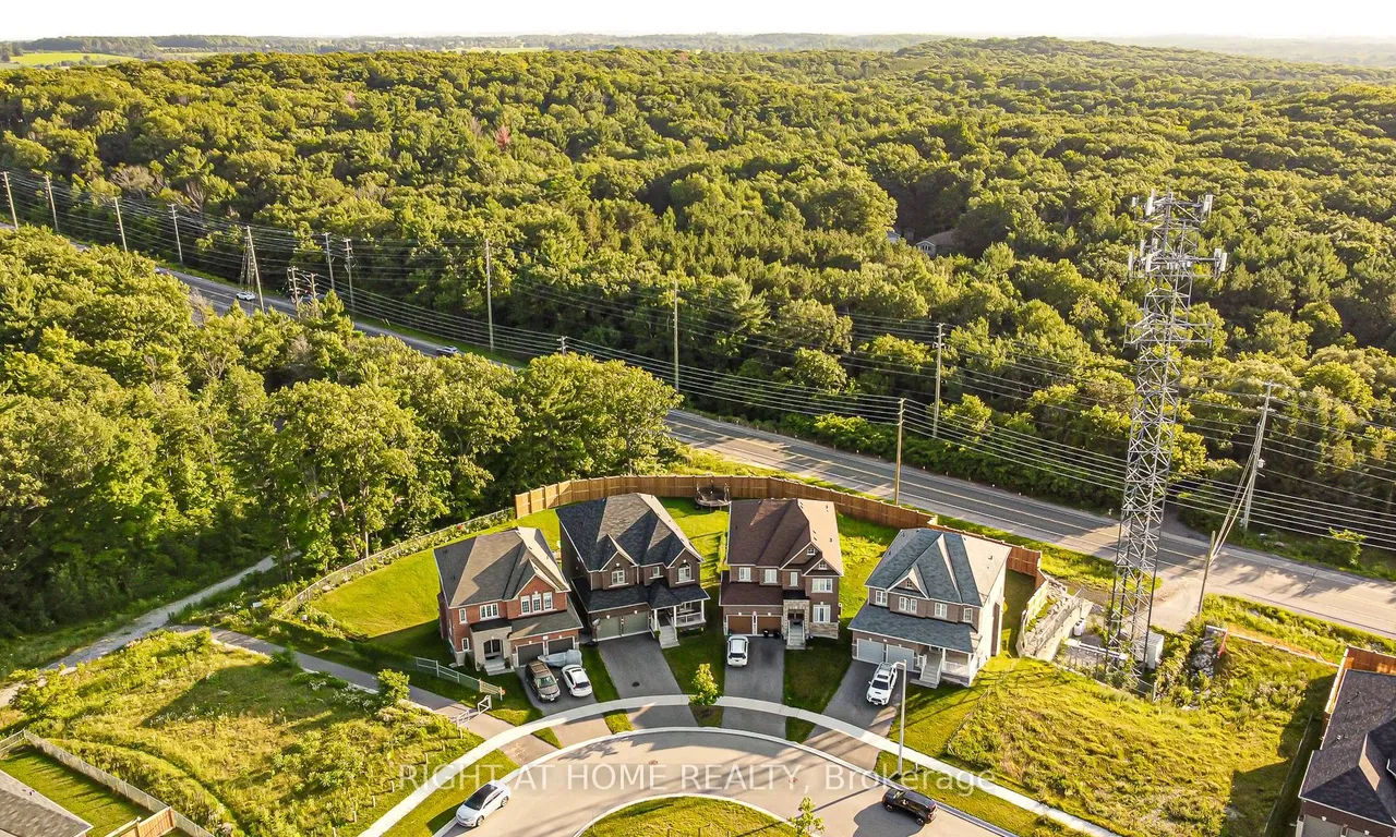 37 Muirfield Dr, Barrie, ON L4N 5S4