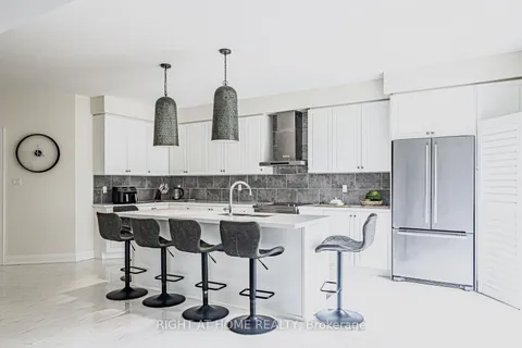 37 Muirfield Dr, Barrie, ON L4N 5S4