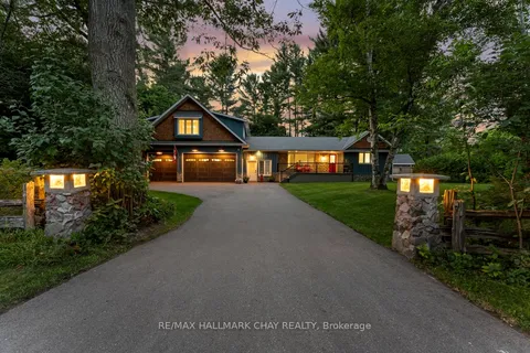 18 Lawrence Ave, Springwater, ON L9X 0W3