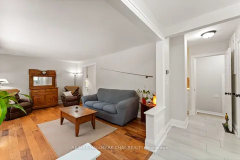 18 Lawrence Ave, Springwater, ON L9X 0W3