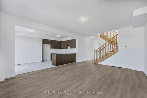 17 Mission St, Wasaga Beach, ON L9Z 0L8
