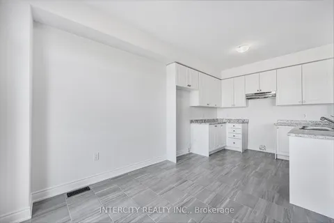 9 Mission St, Wasaga Beach, ON L9Z 0L8