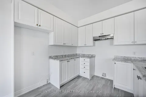 9 Mission St, Wasaga Beach, ON L9Z 0L8