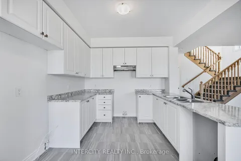 9 Mission St, Wasaga Beach, ON L9Z 0L8