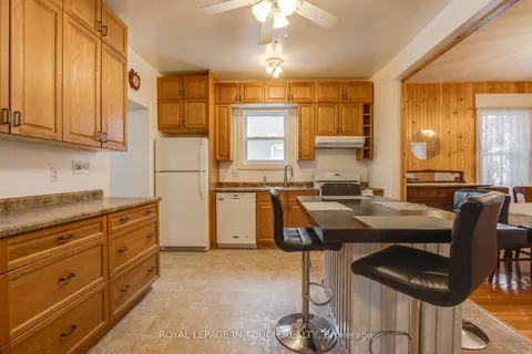 30 Maria St, Penetanguishene, ON L9M 1L5