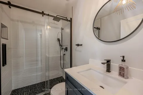 36 Glen Oak Crt, Barrie, ON L4M 6M4