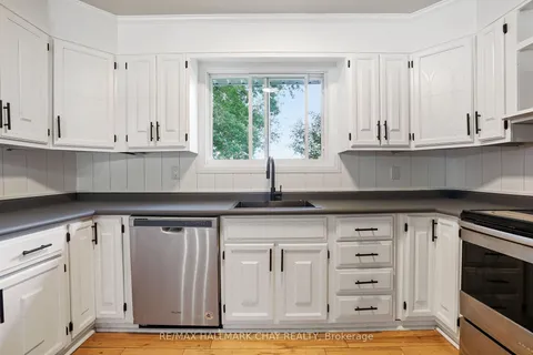 18 Centennial Ave, Springwater, ON L0L 1P0