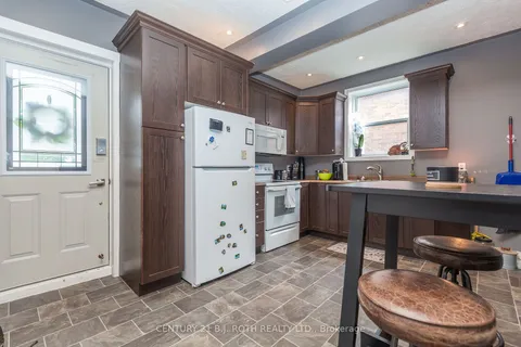 145 Mary St, Orillia, ON L3V 3E3