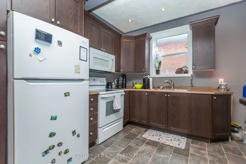 145 Mary St, Orillia, ON L3V 3E3