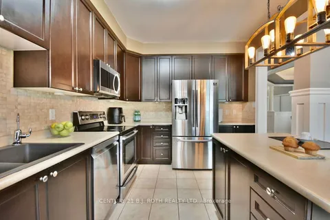 84 Monarchy St, Barrie, ON L4M 0E3