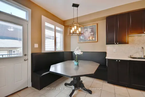 84 Monarchy St, Barrie, ON L4M 0E3