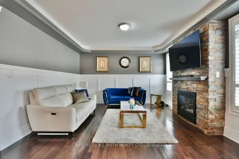 84 Monarchy St, Barrie, ON L4M 0E3