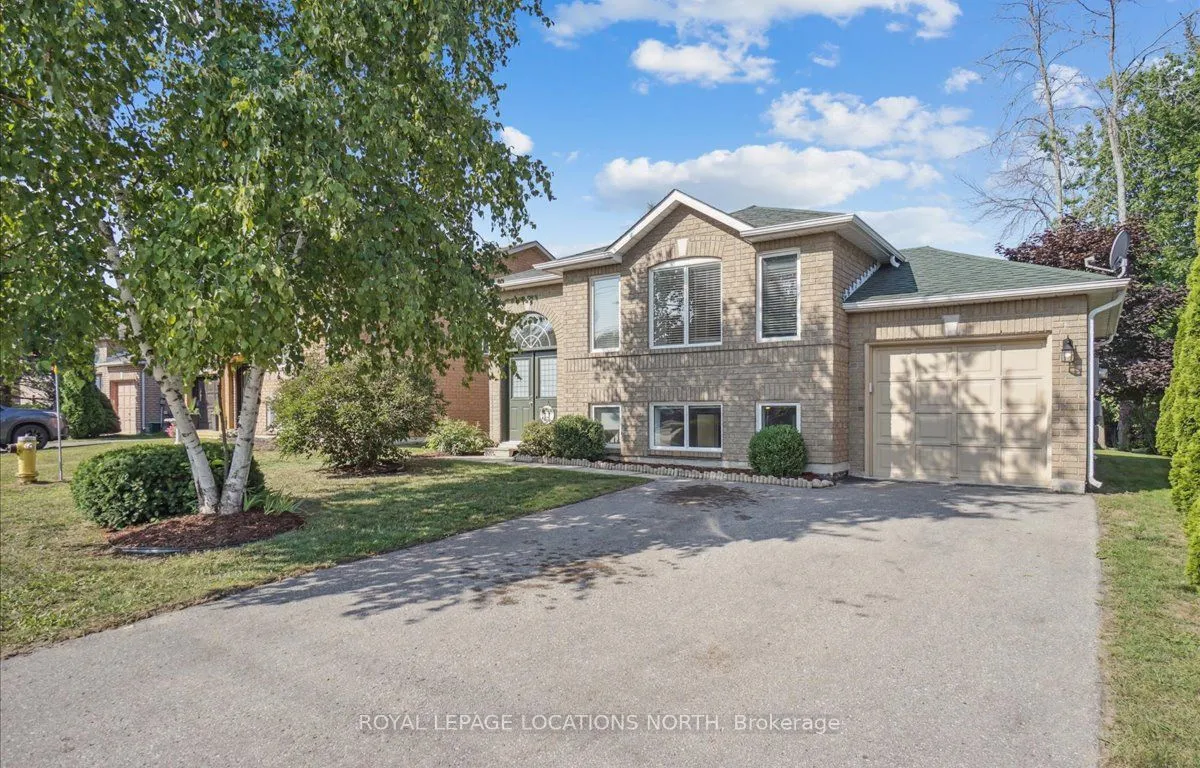 166 58th St, Wasaga Beach, ON L9Z 1N9