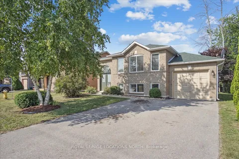 166 58th St, Wasaga Beach, ON L9Z 1N9