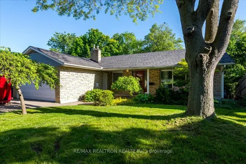 16 Tower Cres, Barrie, ON L4N 2V2