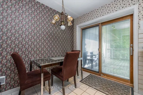 16 Tower Cres, Barrie, ON L4N 2V2