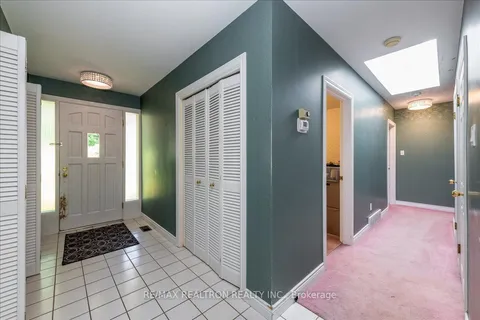 16 Tower Cres, Barrie, ON L4N 2V2