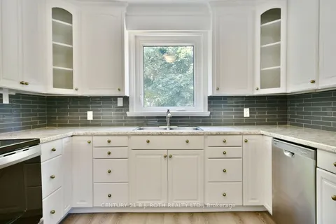 124 Berczy St, Barrie, ON L4M 3R4