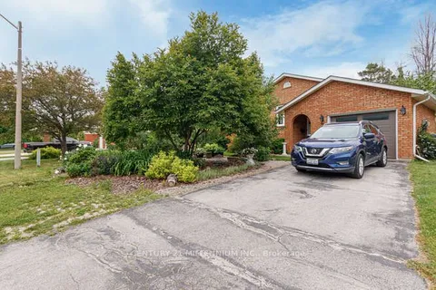 96 Lockhart Rd, Collingwood, ON L9Y 4L6