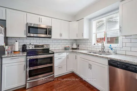 96 Lockhart Rd, Collingwood, ON L9Y 4L6