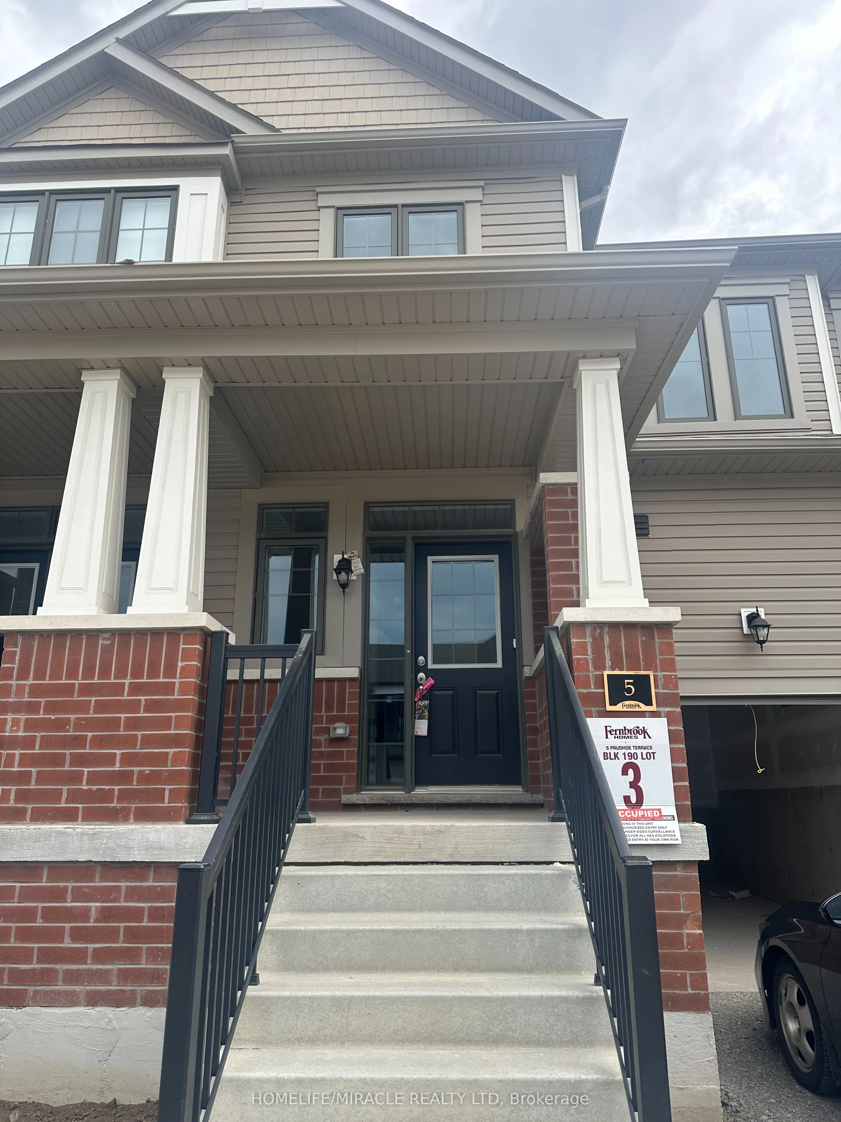 5 Prudhoe Terrace, Barrie, ON L9J 0W2