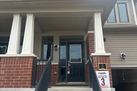 5 Prudhoe Terrace, Barrie, ON L9J 0W2