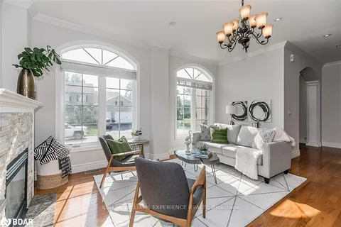 16 GRAY Lane, Barrie, ON L4N 7T1