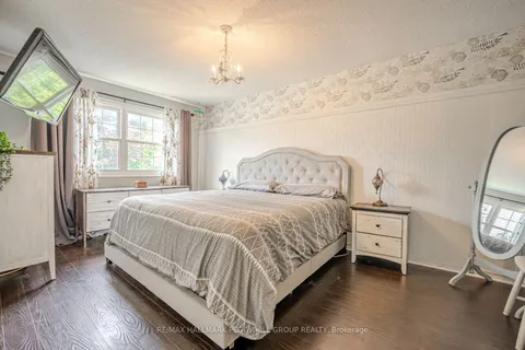 9 Oriole Crt, Barrie, ON L4M 5N1
