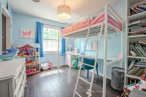 9 Oriole Crt, Barrie, ON L4M 5N1