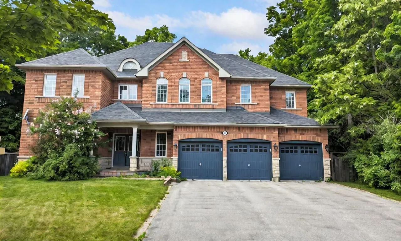 41 Camelot Sq, Barrie, ON L4M 0C3