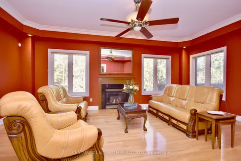 41 Camelot Sq, Barrie, ON L4M 0C3