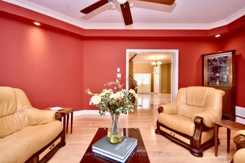 41 Camelot Sq, Barrie, ON L4M 0C3