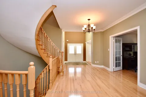 41 Camelot Sq, Barrie, ON L4M 0C3