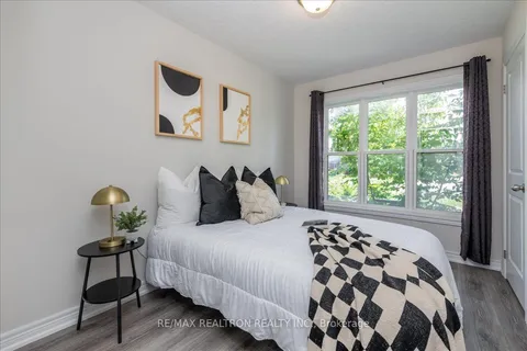 1 Leggott Ave, Barrie, ON L4M 0K7