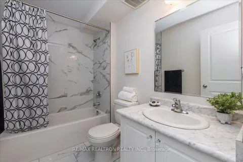 1 Leggott Ave, Barrie, ON L4M 0K7