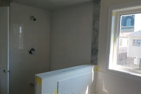 32 ROCHESTER Dr, Barrie, ON L9J 0W1