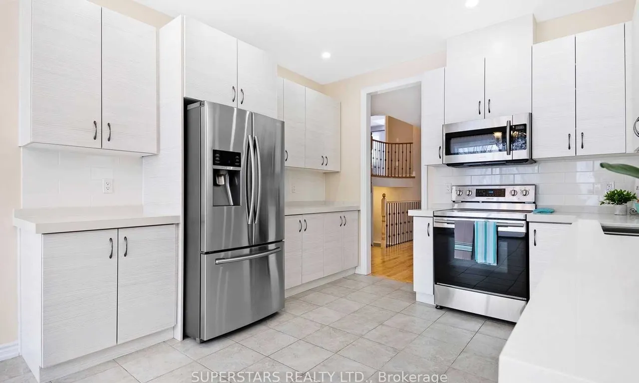15 Pearl St, Wasaga Beach, ON L9Z 0G9