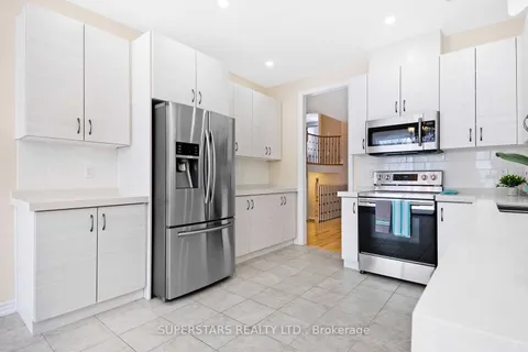 15 Pearl St, Wasaga Beach, ON L9Z 0G9