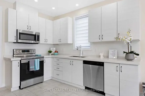 15 Pearl St, Wasaga Beach, ON L9Z 0G9