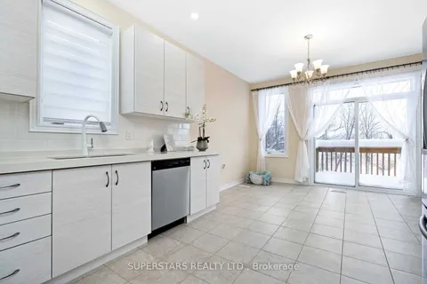 15 Pearl St, Wasaga Beach, ON L9Z 0G9